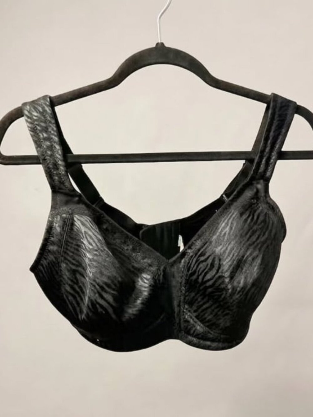 Elila Black Tonal Jacquard Soft Cup Cushion Strap Bra 38D #097